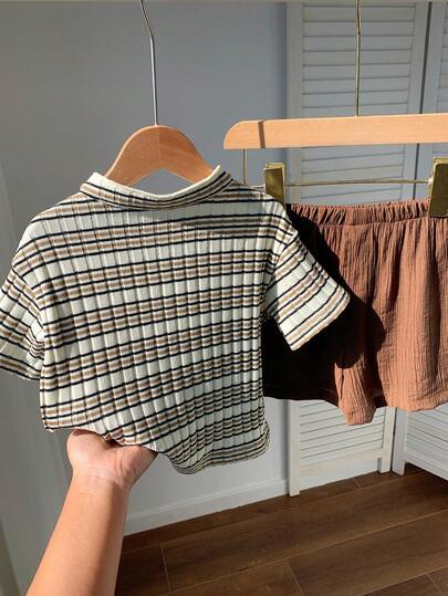 SHEIN مجموعة قميص أكمام قصيرة مخطط ذو ياقة وشورت خصر مطاطي للأطفال الصبيان، مناسبة لحفلات عيد الميلاد والحفلات المسائية والأعراس وحفلات استقبال المواليد وعيد الميلاد الأول