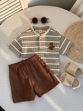 SHEIN مجموعة قميص أكمام قصيرة مخطط ذو ياقة وشورت خصر مطاطي للأطفال الصبيان، مناسبة لحفلات عيد الميلاد والحفلات المسائية والأعراس وحفلات استقبال المواليد وعيد الميلاد الأول
