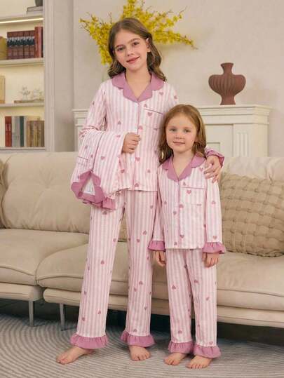 SHEIN Vintaside Kids مجموعة بنطلون وكارديجان بأكمام طويلة مطبوعة بخطوط وقلوب للفتيات الصغيرات، ملابس منزلية مريحة وكاجوال، قطعتان