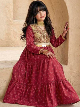 SHEIN فستان عطلة للفتاة الصغيرة بطراز شعبي، مزين بوردي وزهور مجنتا مع ياقة متباينة وشرابة معلقة