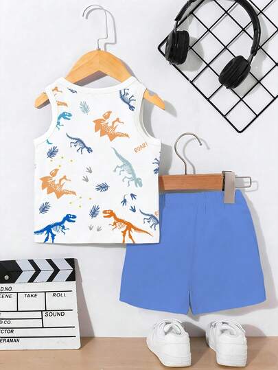 SHEIN Playful Pals مجموعة ملابس عادية للأطفال الصبية، ملابس علوية علوي مطبوع بطبعة ديناصور جميلة مع شورت أزرق، مناسب للارتداء في الخارج صيفًا، 2 قطعة