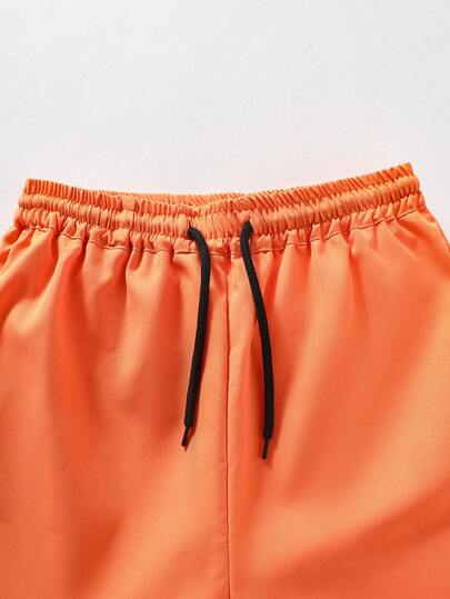 SHEIN Mirajuku طقم بلوزة سوداء وشورت أخضر كاجوال للمراهقين الأولاد، إطلالة عصرية