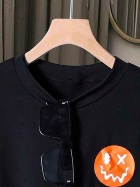 SHEIN Mirajuku طقم بلوزة سوداء وشورت أخضر كاجوال للمراهقين الأولاد، إطلالة عصرية