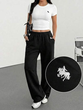 SHEIN EZwear مجموعة من قطعتين من الملابس المنزلية المتناسقة باللونين الأسود والأبيض للنساء