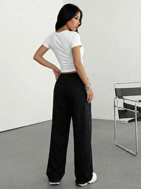 SHEIN EZwear مجموعة من قطعتين من الملابس المنزلية المتناسقة باللونين الأسود والأبيض للنساء
