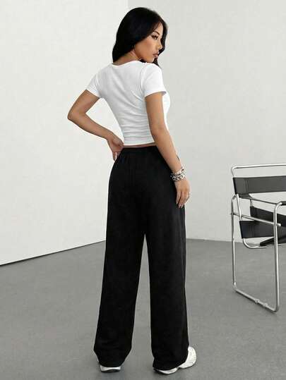 SHEIN EZwear مجموعة من قطعتين من الملابس المنزلية المتناسقة باللونين الأسود والأبيض للنساء