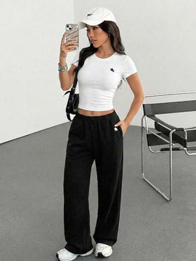 SHEIN EZwear مجموعة من قطعتين من الملابس المنزلية المتناسقة باللونين الأسود والأبيض للنساء