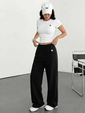 SHEIN EZwear مجموعة من قطعتين من الملابس المنزلية المتناسقة باللونين الأسود والأبيض للنساء
