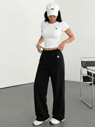 SHEIN EZwear مجموعة من قطعتين من الملابس المنزلية المتناسقة باللونين الأسود والأبيض للنساء