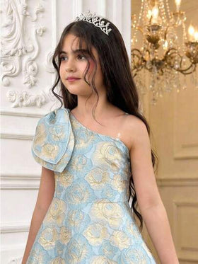 SHEIN فستان أنيق بطول الركبة مزين بفراشة من قماش البروكار الأزهار لفتيات المراهقات، مناسب للحفلات والعودة إلى المدرسة والأسلوب الأنيق والأميري وحفلات الزفاف وأعياد الميلاد، بتصميم كتف غير متماثل وخصر مناسب
