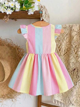 SHEIN Playful Pals فستان للبنات من عمر 6 أشهر إلى 3-2 سنوات، بتصميم شريطي عمودي متعدد الألوان على طراز عقدة الفراشة ، مع عقدة وردية ثلاثية الأبعاد وتصميم أكمام طائرة صغيرة، من قماش رقيق، بطراز أميرة جميل، مناسب لحفلات عيد الميلاد والاستخدام اليومي في الخا
