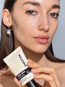 SHEGLAM Skin Sync Satin كريم أساس-Nude علامة تجارية جمال مكياج ميكب مستحضرات تجميل للنساء الفتيات مثالي لفصل الشتاء الربيع مثالي ل- Y2K أزياء أنيقة رمضان هدية حفلة جاهز أفضل لون