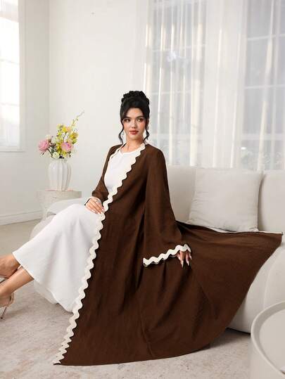 Al Najma عباءة عربية محافظة طويلة الأكمام مع شريط من اللون المشمشي، نسيج مضفر بني، ربيع/صيف