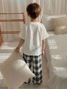 Dazy Kids مجموعة ملابس كاجوال للأطفال الصغار تتكون من 2 قطعة: تي شيرت بياقة مستديرة بأكمام قصيرة مصنوع من الأقمشة المحبوكة + بنطلون قصير مخطط من الأقمشة المنسوجة، مناسب للربيع والصيف