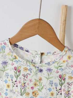 Elladie kids ملابس جديدة مكونة من قطعتين للفتيات الصغيرات بعمر 4-7 سنوات، تتميز بقميص مطبوع بأكمام قصيرة مع أزرار خلفية ومطابق له بنطلون، أنيقة ومناسبة للأنشطة اليومية والعطلات والمدرسة والسفر والأنشطة الخارجية