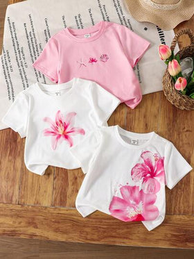 SHEIN تي شيرت بياقة مستديرة وأكمام قصيرة مطبوع بتصميم بسيط للفتيات الصغيرات