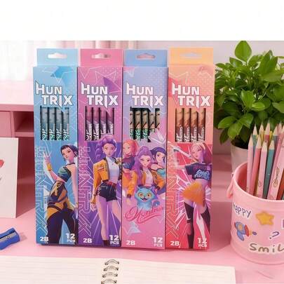 أدوات كتابة خشبية بتصميم موضوع الموسيقى الكورية الشعبية (K-Pop)، أقلام رصاص محمولة مثالية كهدايا للمعجبين والمحبين لموسيقى الكي-بوب، لاستخدامها في الامتحانات والواجبات المدرسية