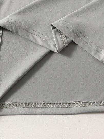 SHEIN Genkimix Kids مجموعة من قطعتين للأولاد للارتداء اليومي والرياضة، تتكون من تي شيرت بياقة مستديرة فضفاض مطبوع عليه حرف وشورت فضفاض بخصر مطاطي مطبوع عليه حرف، بدلة كرة السلة الصيفية للأولاد