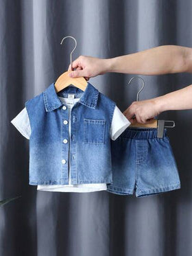 SHEIN طقم مكون من 3 قطع للأطفال الصغار: ملابس علوية بياقة دائرية أكمام قصيرة بيضاء، جاكيت قصيرة بلا أكمام من الجينز، وشورت، بتصميم بسيط وأنيق من قماش الجينز، مناسب للعب في الخارج والبس اليومي المنزلي، إطلالة أنيقة للطفل