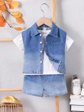 SHEIN طقم مكون من 3 قطع للأطفال الصغار: ملابس علوية بياقة دائرية أكمام قصيرة بيضاء، جاكيت قصيرة بلا أكمام من الجينز، وشورت، بتصميم بسيط وأنيق من قماش الجينز، مناسب للعب في الخارج والبس اليومي المنزلي، إطلالة أنيقة للطفل