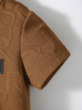 SHEIN Streecool Kids 3 قطع مجموعة للأطفال الصغار: تي شيرت كاجوال بأكمام قصيرة بطباعة حرفية، شورت، وحقيبة، مناسبة للخروجات اليومية الكاجوال، للربيع/الصيف