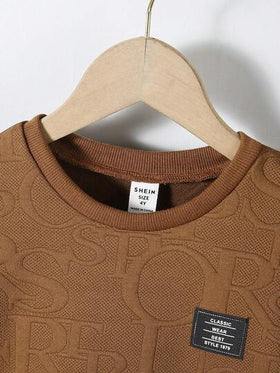 SHEIN Streecool Kids 3 قطع مجموعة للأطفال الصغار: تي شيرت كاجوال بأكمام قصيرة بطباعة حرفية، شورت، وحقيبة، مناسبة للخروجات اليومية الكاجوال، للربيع/الصيف