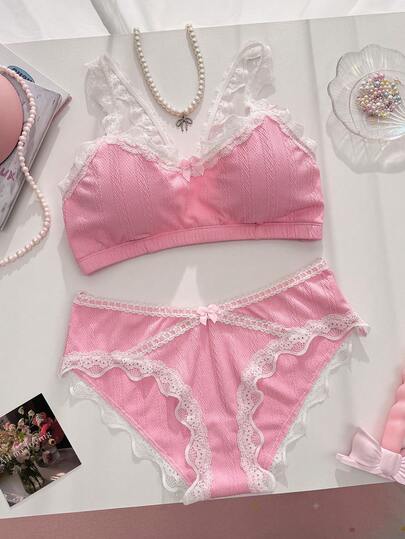 PetitDoll مجموعة ملابس داخلية مثيرة مكونة من 2 قطعة، تتكون من سلوبيت وبرازيل من قماش جاكار وردي ذو نسيج مزخرف مع تطريز دانتيل أبيض، تصميم لاسلكي للصدرية مقترنة مع سروال وردي وأبيض
