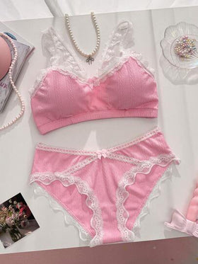 PetitDoll مجموعة ملابس داخلية مثيرة مكونة من 2 قطعة، تتكون من سلوبيت وبرازيل من قماش جاكار وردي ذو نسيج مزخرف مع تطريز دانتيل أبيض، تصميم لاسلكي للصدرية مقترنة مع سروال وردي وأبيض