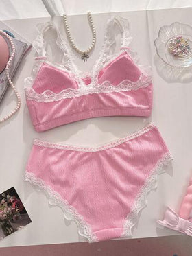 PetitDoll مجموعة ملابس داخلية مثيرة مكونة من 2 قطعة، تتكون من سلوبيت وبرازيل من قماش جاكار وردي ذو نسيج مزخرف مع تطريز دانتيل أبيض، تصميم لاسلكي للصدرية مقترنة مع سروال وردي وأبيض