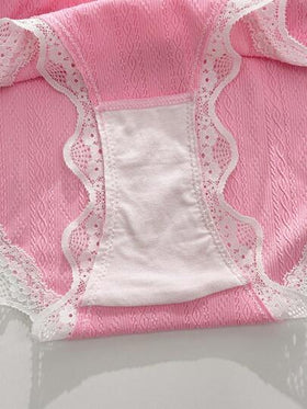 PetitDoll مجموعة ملابس داخلية مثيرة مكونة من 2 قطعة، تتكون من سلوبيت وبرازيل من قماش جاكار وردي ذو نسيج مزخرف مع تطريز دانتيل أبيض، تصميم لاسلكي للصدرية مقترنة مع سروال وردي وأبيض