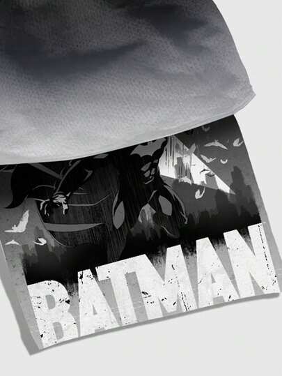 ROMWE MEN Batman X ROMWE شورت رياضي كاجوال للرجال بخصر رباط مطبوع بحرف وخفاش بتدرج اللون