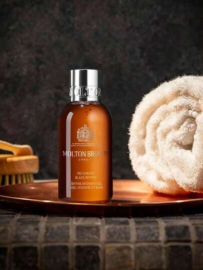 Molton Brown غسول الجسم بالفلفل الأسود، 50 مل، رغوة غنية، قوام جيلي، سهل الشطف، عطر حادّ خشبي، منشط، تنظيف عميق، ترطيب لطيف، مُنكّه بمستخلصات نباتية، 50 مل/1.69 أونصة سائلة
