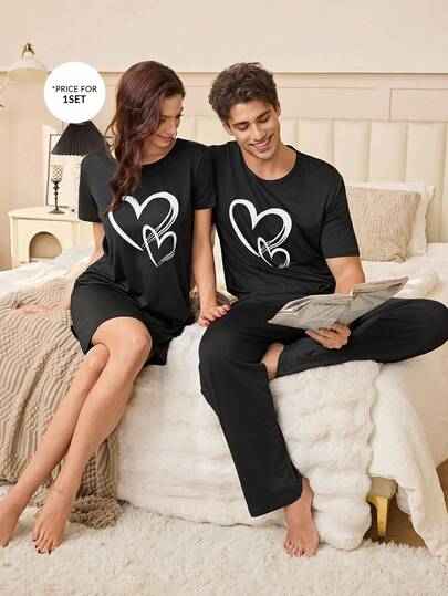 SHEIN طقم بيجامة قصيرة الأكمام للرجال بطباعة قلب بتصميم بسيط وعادي