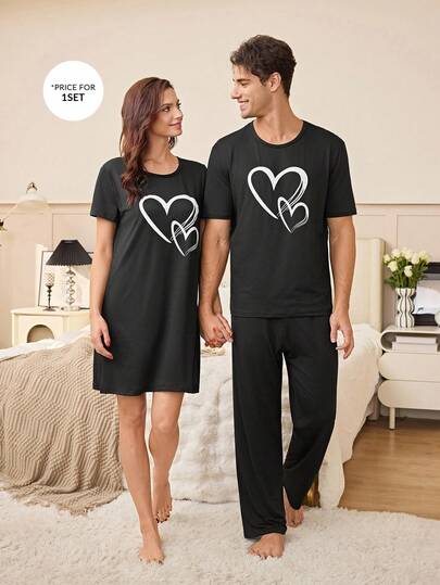 SHEIN طقم بيجامة قصيرة الأكمام للرجال بطباعة قلب بتصميم بسيط وعادي