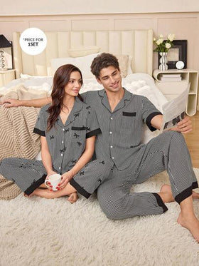 SHEIN طقم بيجامة رجالي بأكمام قصيرة وبنطال، مزين بخطوط متباينة باللونين الأسود والأبيض