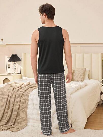 SHEIN طقم بيجامة رجالي كاجوال يتكون من ملابس علوية أكمام بلا أكمام ذو لون أحادي وبنطال بنمط مربعات