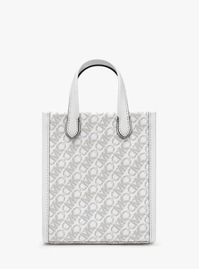 Michael Kors حقيبة كروسبودي صغيرة، تصميم جاكارد أنيق، نمط معقود بشكل معين، رمادي داكن، فاخرة ومتينة، مثالية للاستخدام اليومي. حقيبة يد عصرية مع حزام كتف قابل للتعديل، مصنوعة بعناية، داخل فسيح، مثالية لتخزين الضروريات.