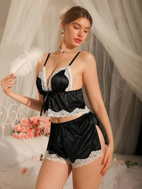 DelicateAllure طقم ملابس نسائي كاجوال مكون من توب كامي بتصميم الكشكشة والحشوات من الدانتيل وشورت بتصميم الذيل المنقسم