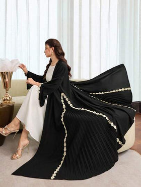 Al Najma عباءة نسائية فضفاضة بأكمام طويلة وتصميم ذو طيات جانبية وحواف مكسرة بلون أحادي، مناسبة للربيع والخريف