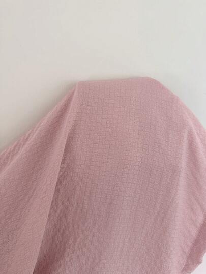 SHEIN بيجامة كاجوال للنساء مكونة من بنطلون وبلوزة قصيرة الأكمام بطبعة قلب مخطط باللون الوردي والألوان المتباينة