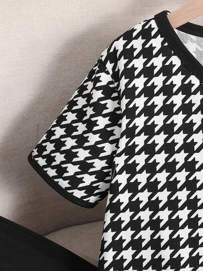 SHEIN طقم تي شيرت وبنطلون بطبعة هاوندزتوث للفتيات المراهقات