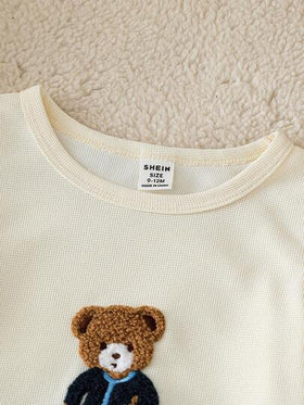 SHEIN Playful Pals طقم قميص كاجوال قصير الأكمام مطبوع بشعار الدب الكرتوني الجميل وشورت أسود للأطفال الصغار، مناسب للارتداء اليومي، اللعب في الخارج، الأنشطة الأسرية، والرحلات العطلات