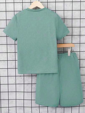 SHEIN Mirajuku مجموعة قميص كم قصير وشورت للأطفال الصغار، طراز رياضي وعطلة بسيط، ربيع/صيف، 2 قطعة
