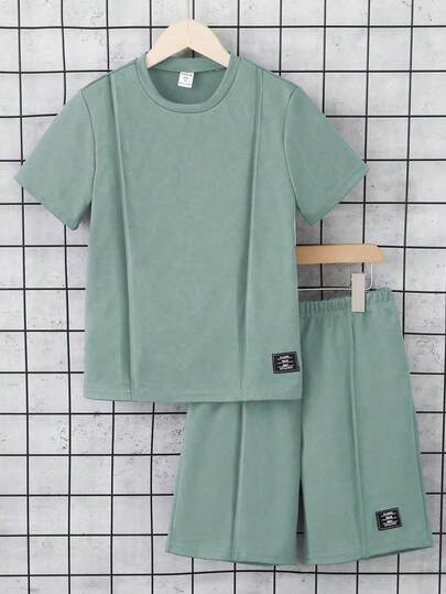SHEIN Mirajuku مجموعة قميص كم قصير وشورت للأطفال الصغار، طراز رياضي وعطلة بسيط، ربيع/صيف، 2 قطعة