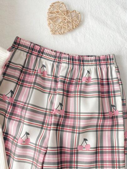 طقم بيجامة للأطفال البنات الصغار يتكون من ملابس علوية ذات رقبة دائرية وأكمام قصيرة مطرزة بالفاكهة وبنطال مطبوع بنمط المربعات