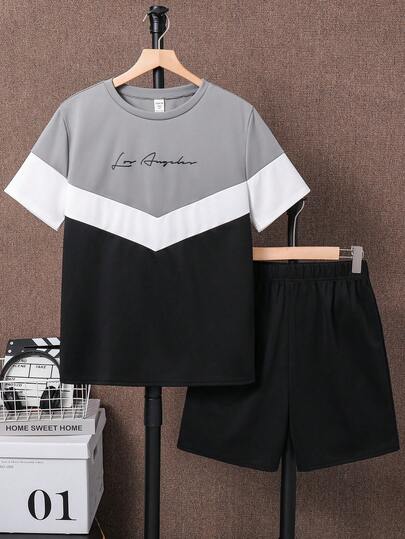 SHEIN مجموعة ملابس علوية وشورت كاجوال للمراهقين الذكور، بطبعة حرفية مقرّبة، ذات رقبة دائرية وأكمام قصيرة، مناسبة للذهاب إلى المدرسة والاستخدام اليومي والرياضة في فصلي الربيع والصيف، قطعتان