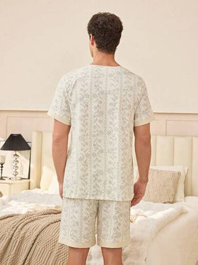 SHEIN طقم بيجامة رجالي قصير الأكمام مع طباعة زهور الوستريا