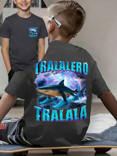 ملابس علوية تي شيرت مطبوع برسوم كرتونية إيطالية شعبية "Tralalero Tralala" مناسب للارتداء اليومي والشارع والحرم الجامعي والصيف العادي للأولاد