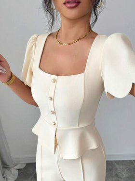 SHEIN Elenzya طقم أنيق من قطعتين للنساء بطراز المواصلات: تي شيرت بياقة مربعة وأكمام قصيرة وأزرار وذيل غير متماثل، وبنطلون بخصر مرتفع وخصر مطاطي وساق مستقيمة فضفاضة