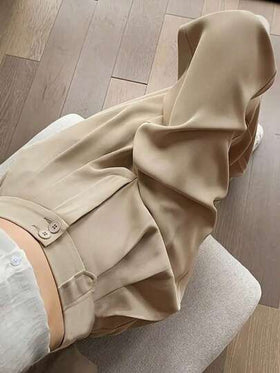 بنطلون نسائي بلون أحادي مع أزرار مزدوجة أمامية وقصة ضيقة